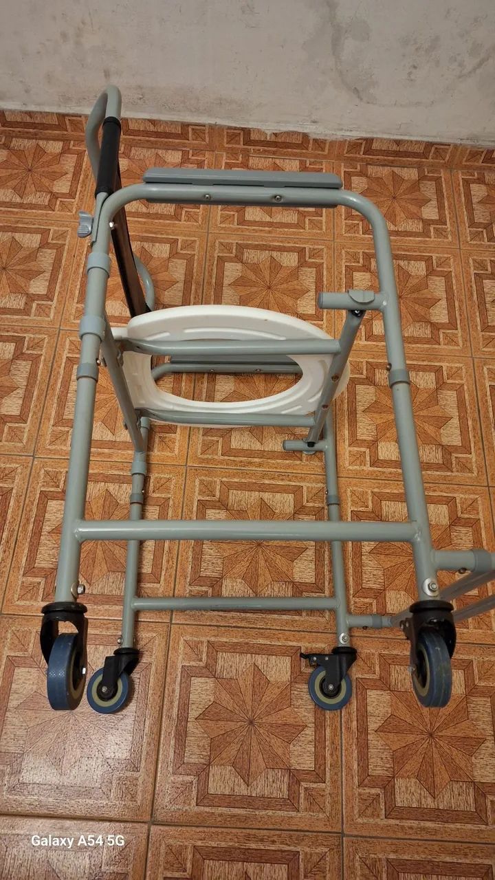 Cadeira de Banho com Rodas - Deltamed - Foto 4
