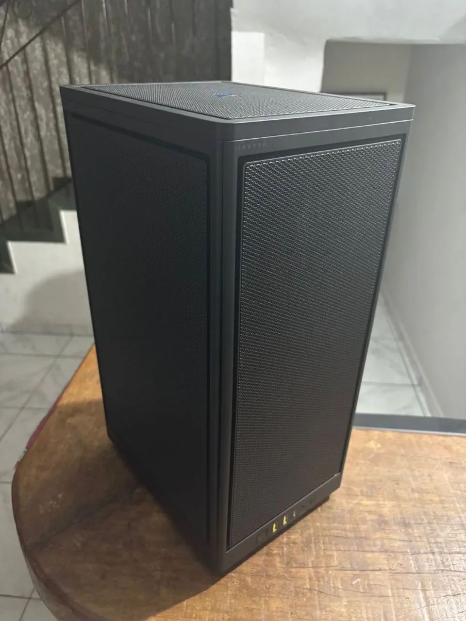 Gabinete Corsair 200D Airflow 