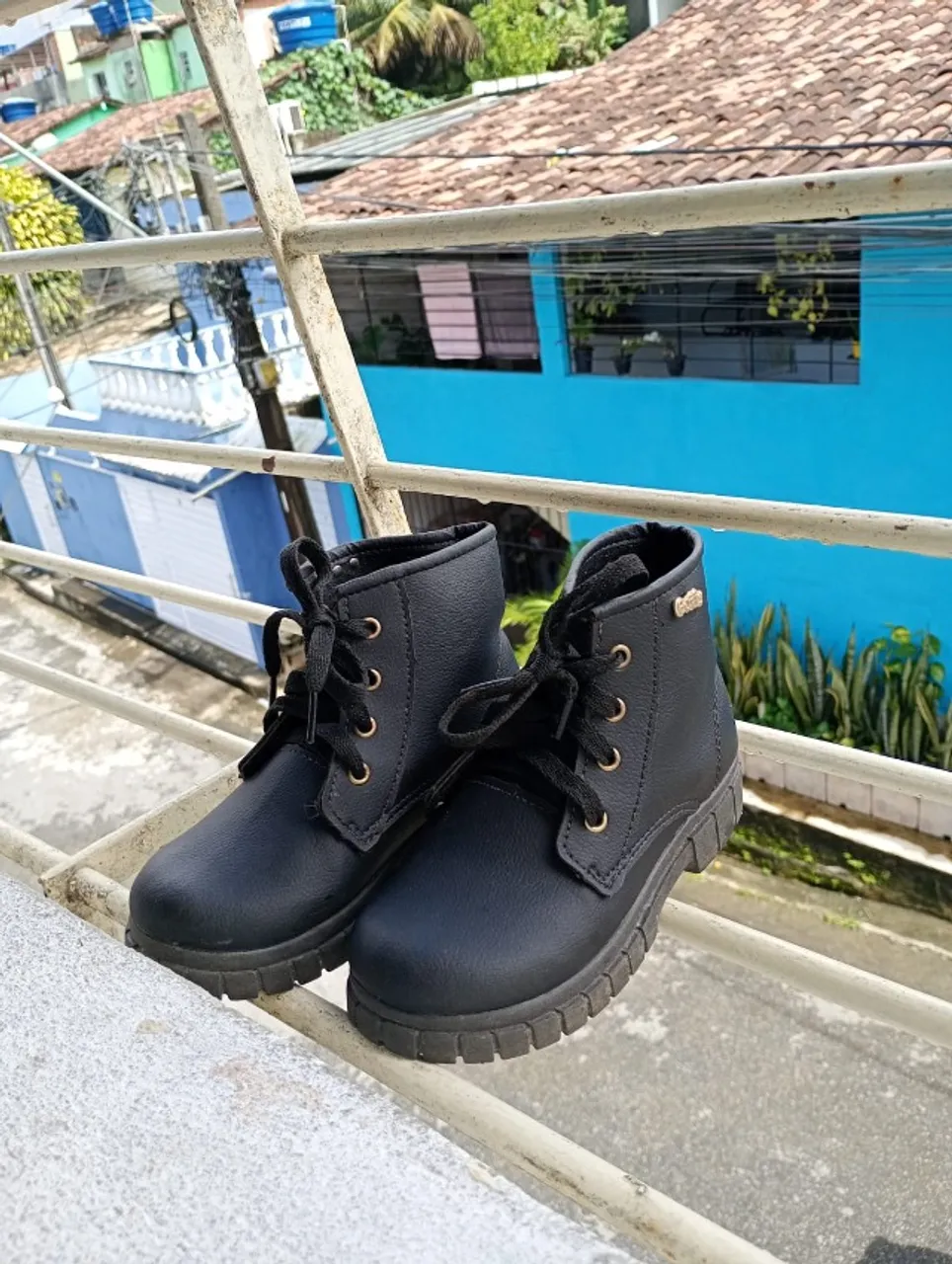 Vendo Linda bota infantil tamanho 26