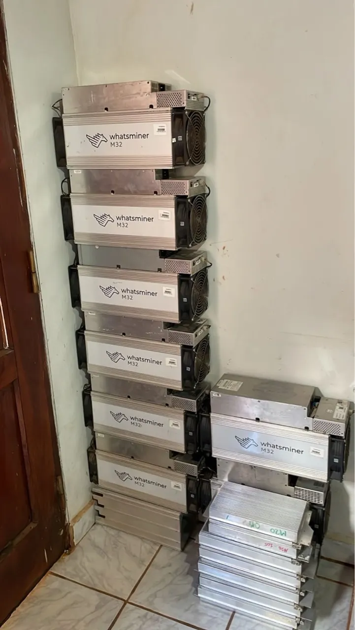 Máquina de minerar bitcoin whatsminer M32 68T