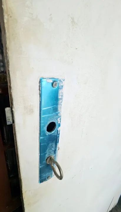 Porta branca madeira madeira lisa em ótimo estado - Foto 2