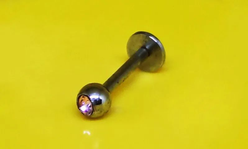 Piercing Labret para Sobrancelha - Esfera com Pedra Rosa Brilhante (Base Reta) - Foto 2
