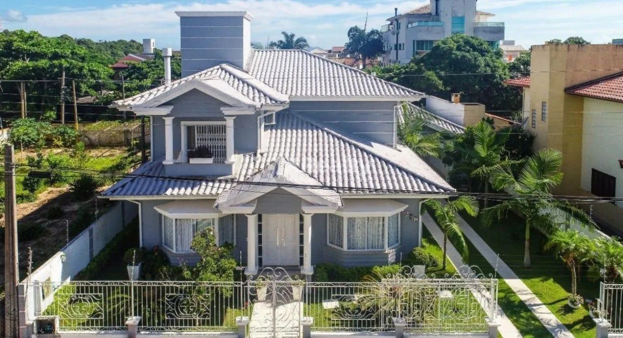 Linda casa em condomínio nos Ingleses