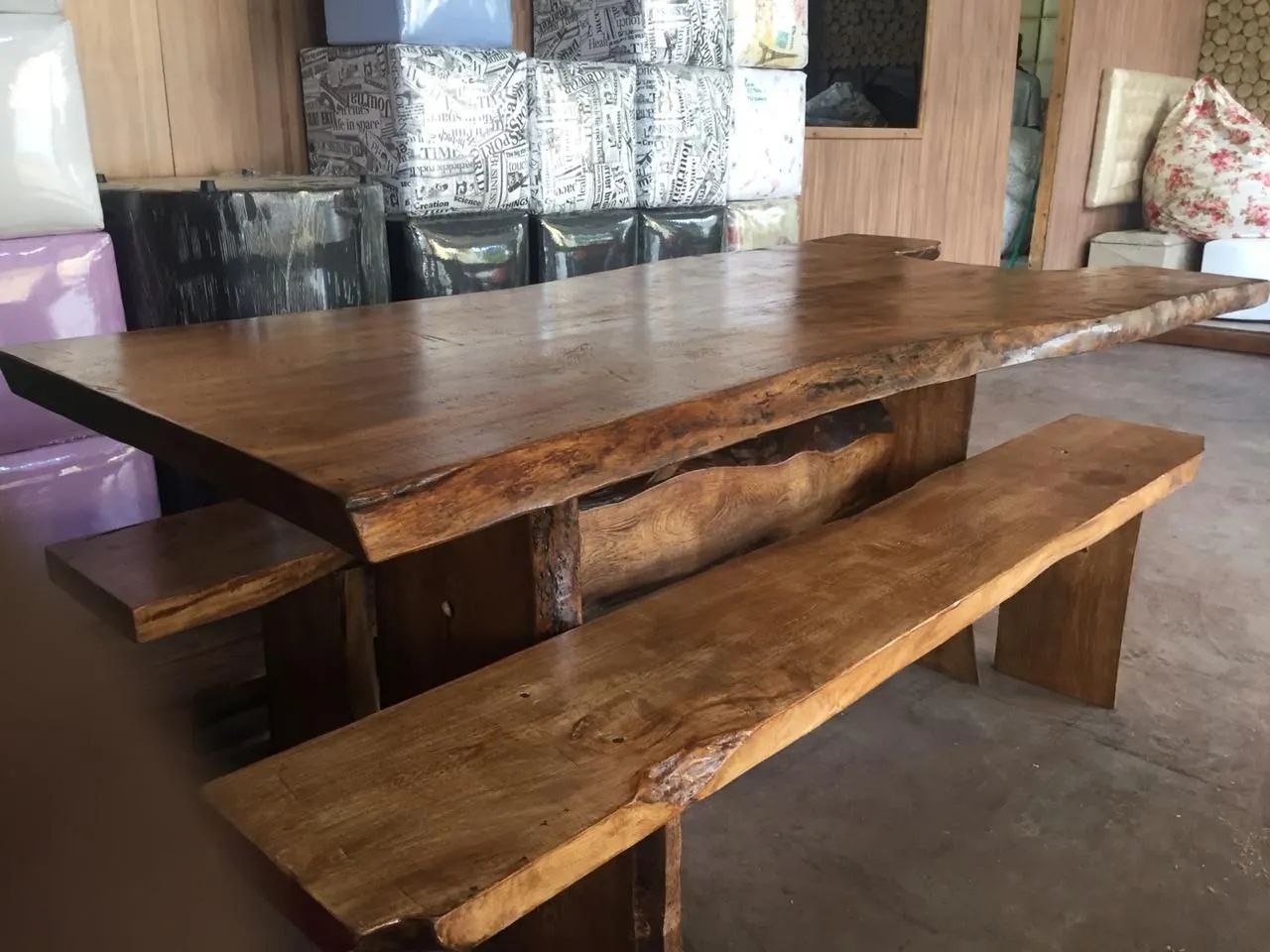 Mesa rústica até 2metros, c/dois bancos, só $1.399 - Foto 5