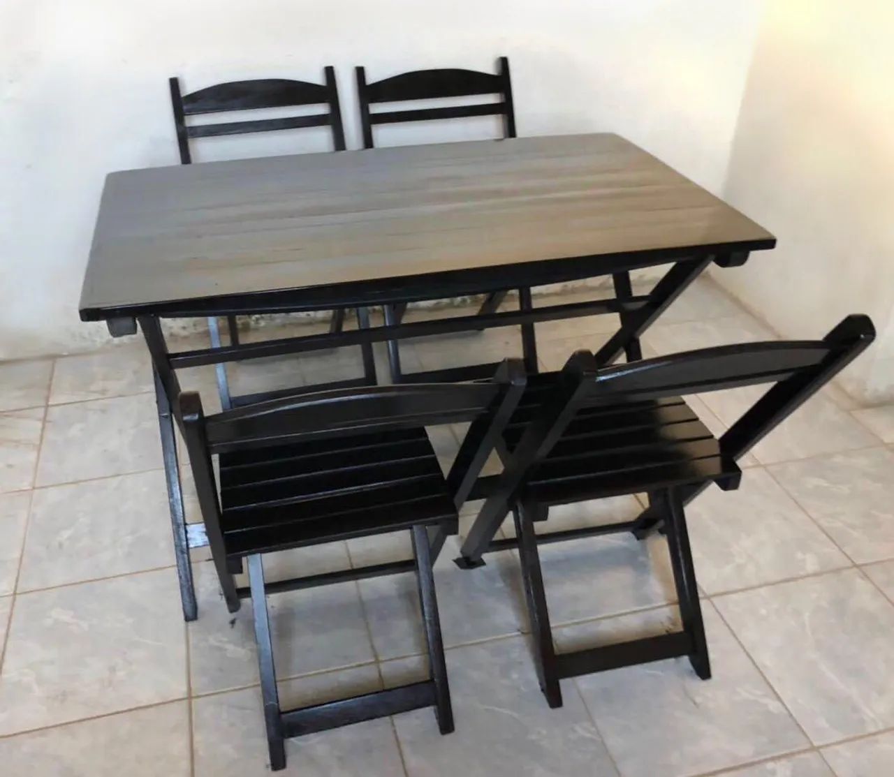 Cadeiras de madeira maciça