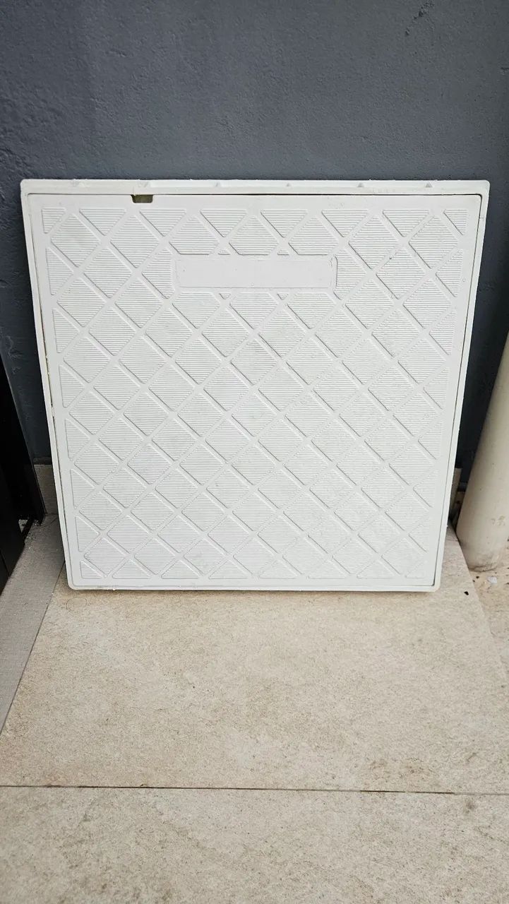 Tampa de esgoto branca 50x50