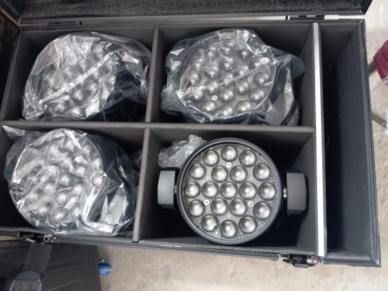 MAC AURA 4 UNITS IN CASE64595543993603122