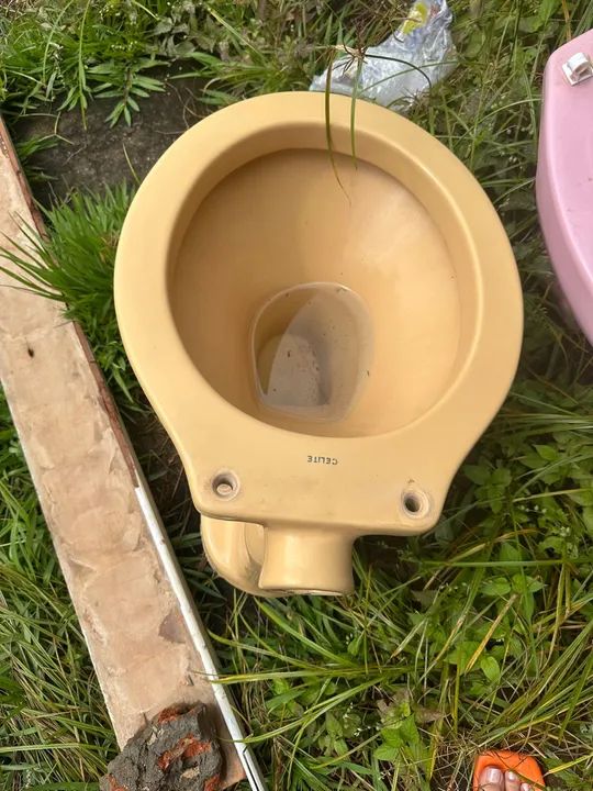 Vintage Yellow Toilet Used64311184773507120