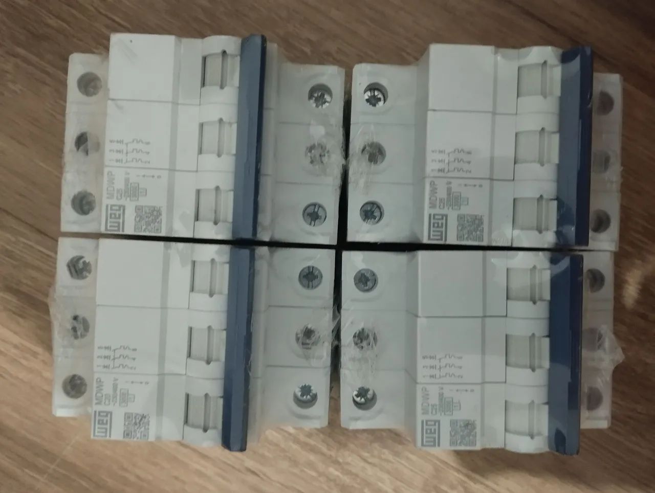 Vendo 4 disjuntores trifásico novos 64330305838466120