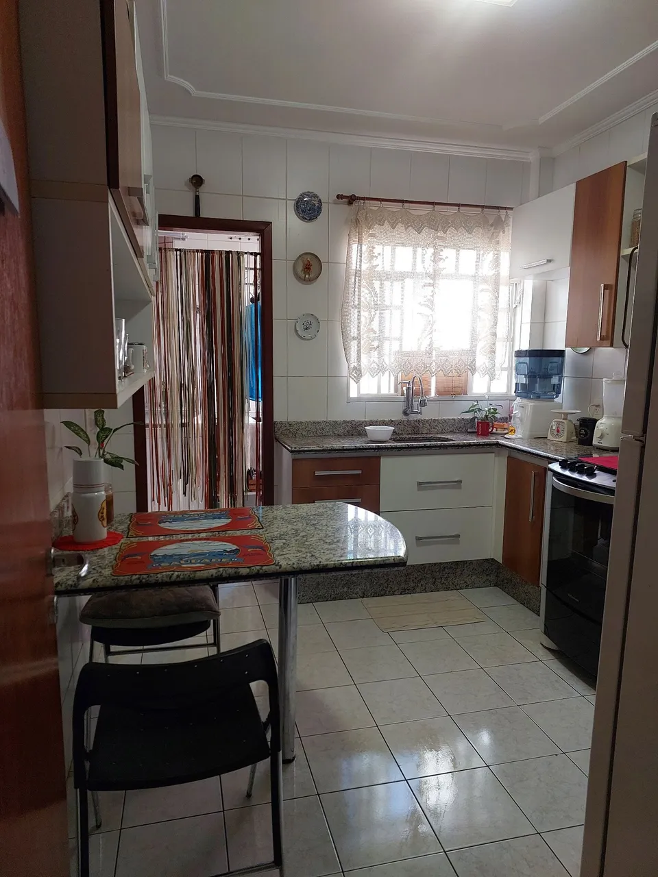 Apartamento lindo, semi mobiliado, próximo à mercado e ao centro