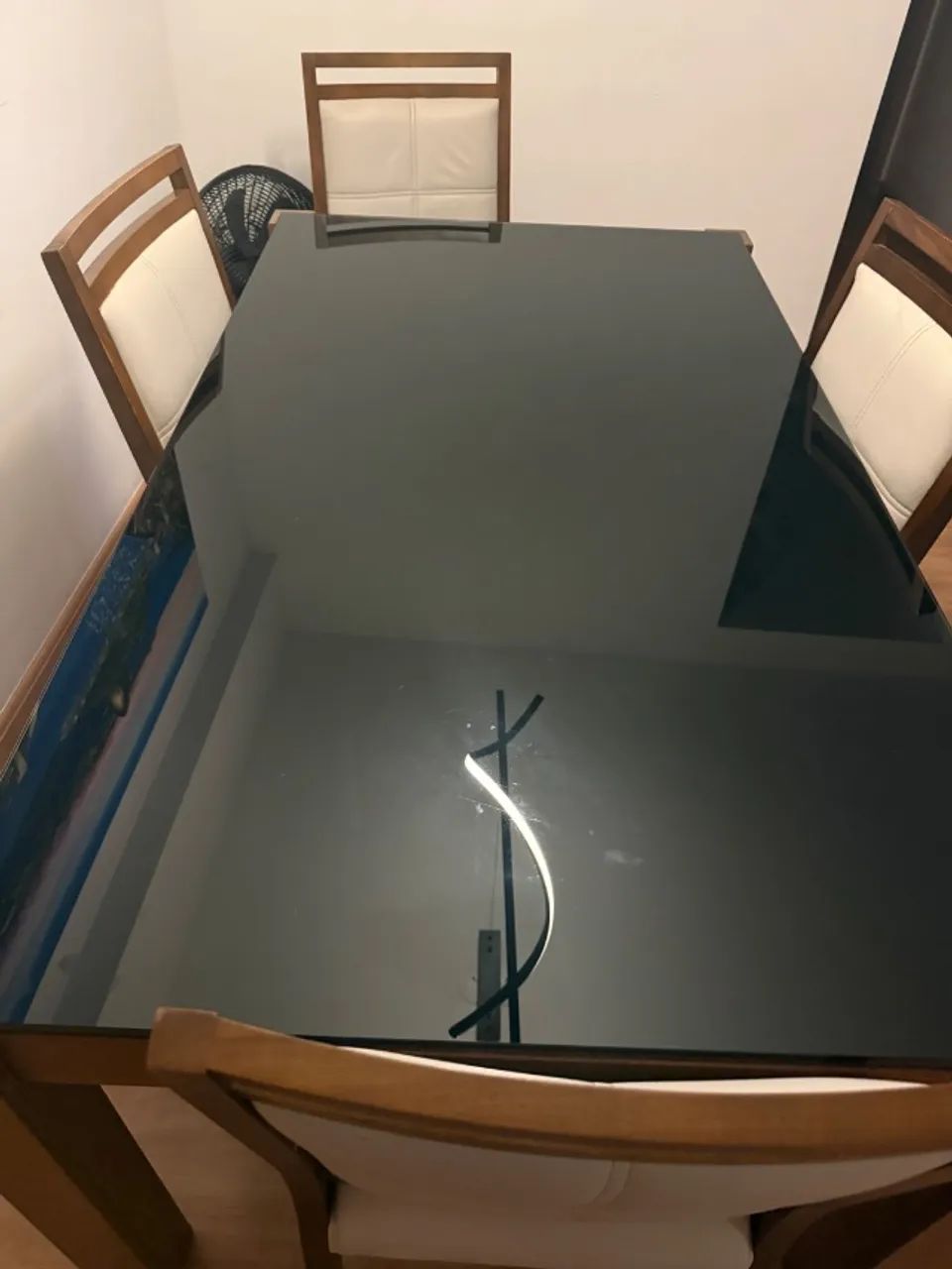 Mesa de jantar quadrada com cadeiras 