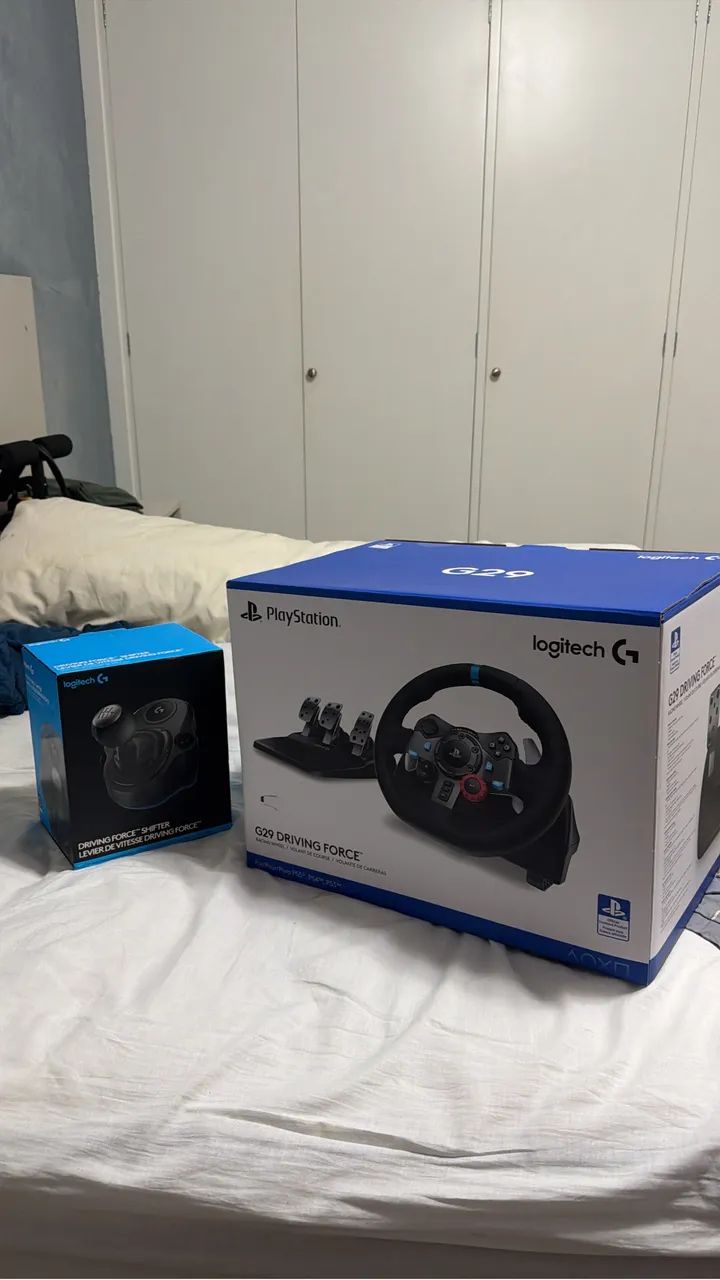 Volante g29 e câmbio logitech novos em folha!