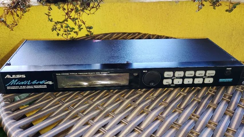 Alesis - Midiverb 4 processador de voz - Foto 3