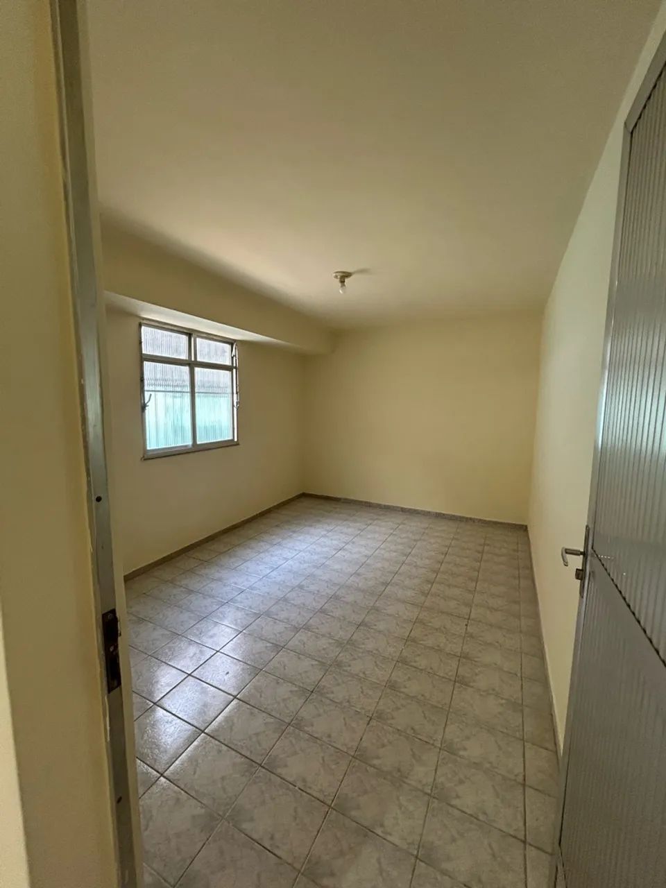 Alugo casa de quarto e sala