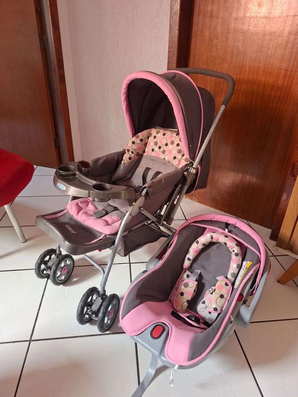 Carrinho de bebê + bebê conforto 