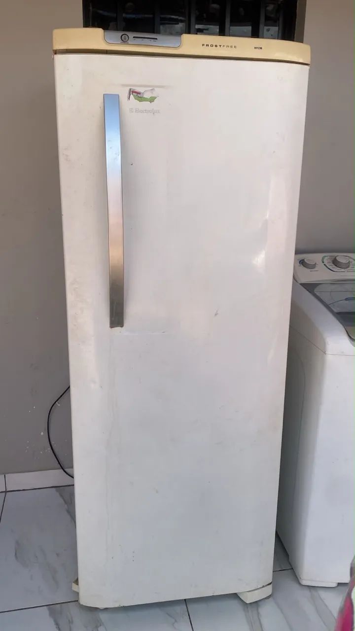 Geladeira gelando tudo e congelando