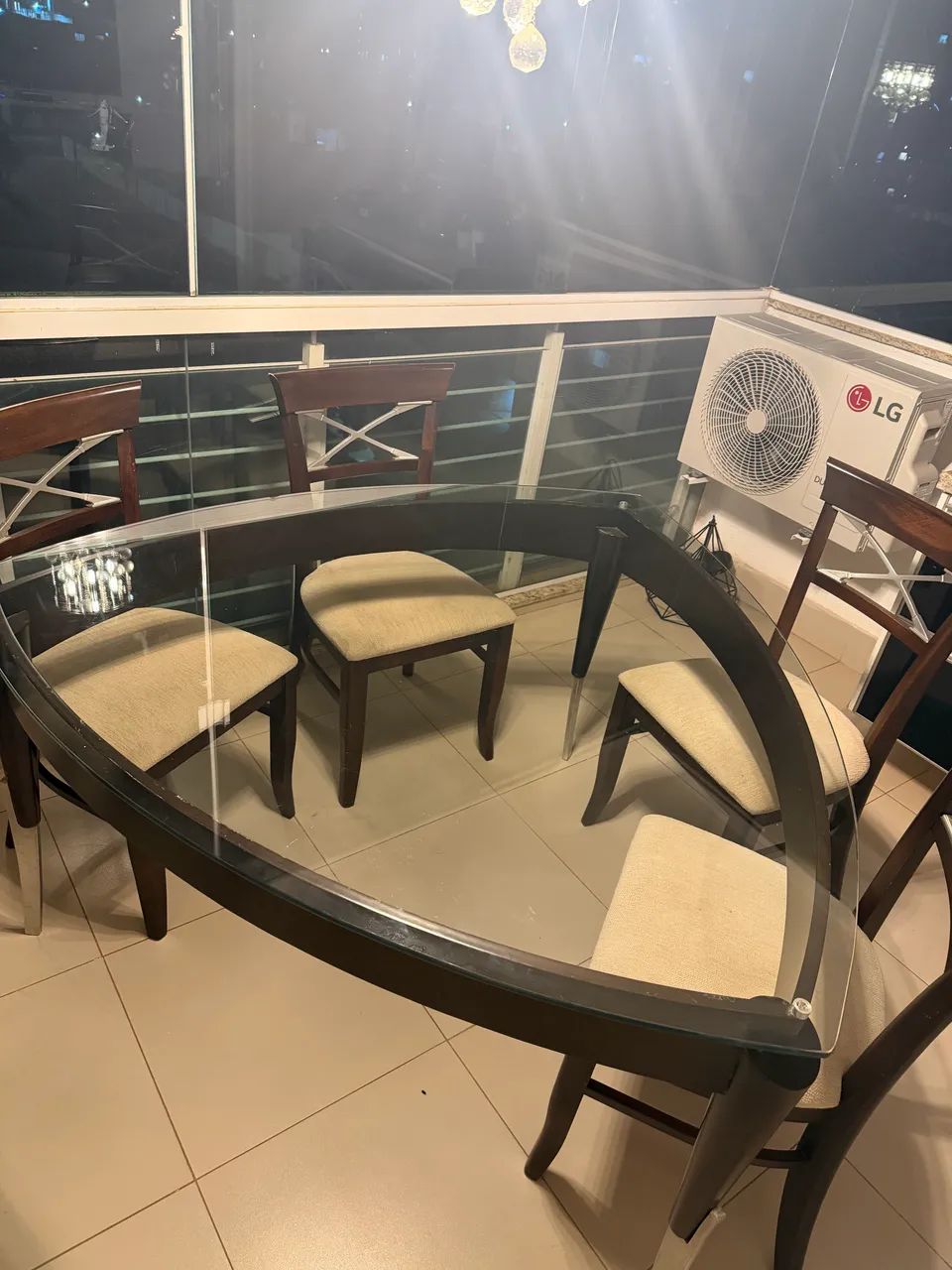 Mesa de jantar 6 cadeiras 