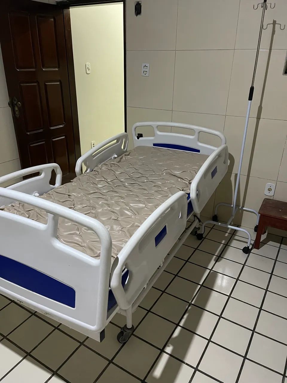 Cama hospitalar com colchão  - Foto 2