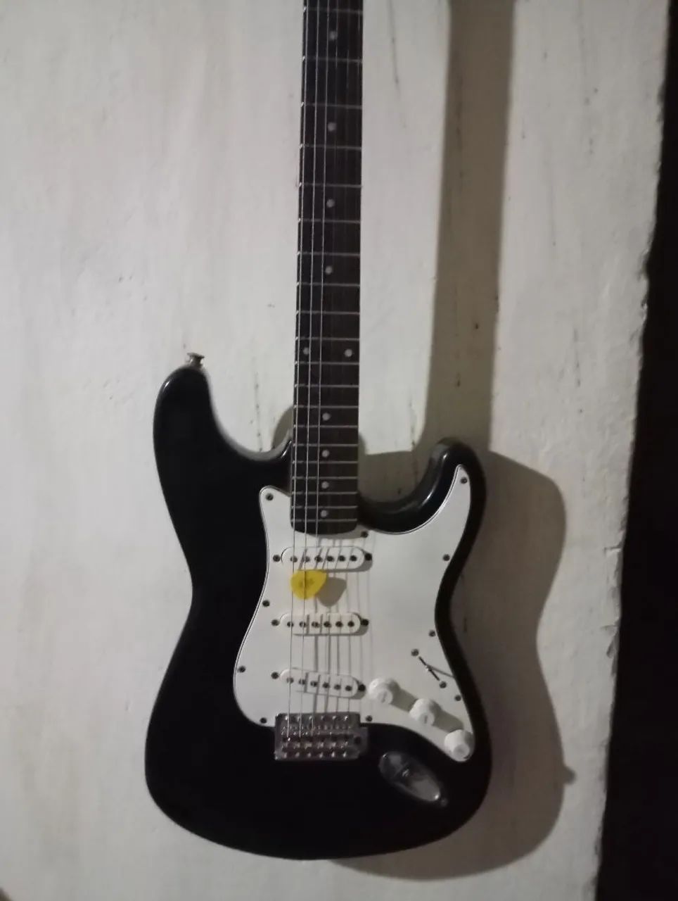 Vendo esta guitarra dolphin 