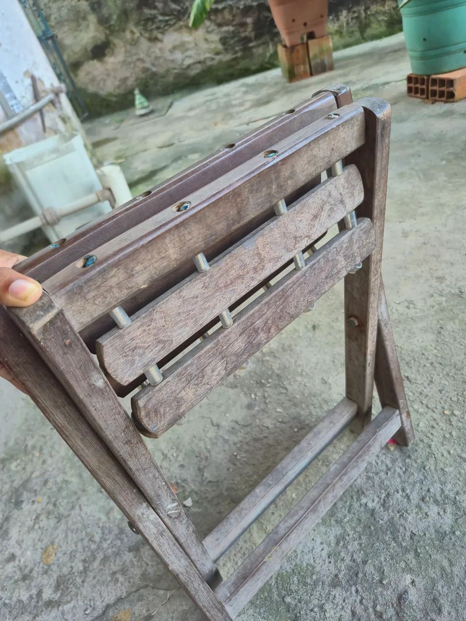 Banco Dobrável de Madeira - Resistente e Prático - Foto 4
