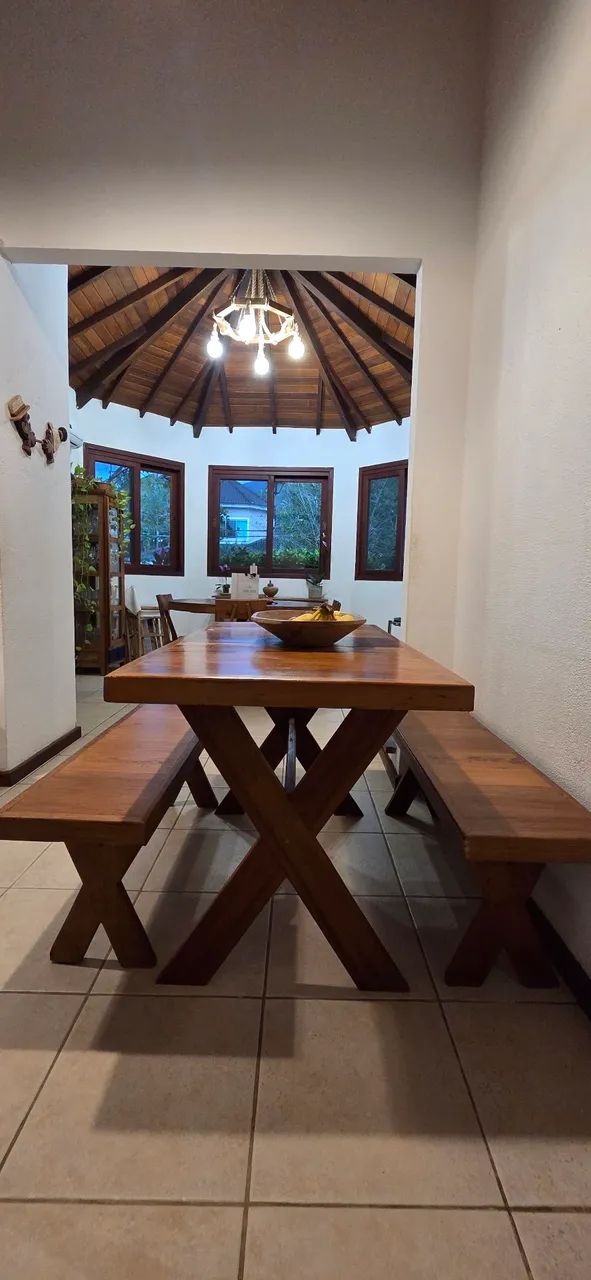 Mesa de madeira com bancos - Foto 2