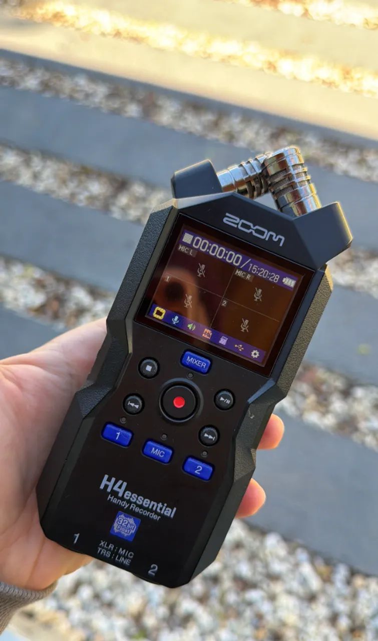 Gravador de Áudio Zoom H4N Essential - Preto + CARTAO DE MEMORIA E CABO