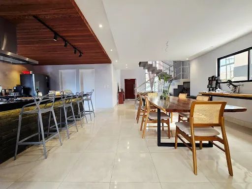 Casa de 280m2 com 3 Suítes, Toda Projetada e Piscina Privativa