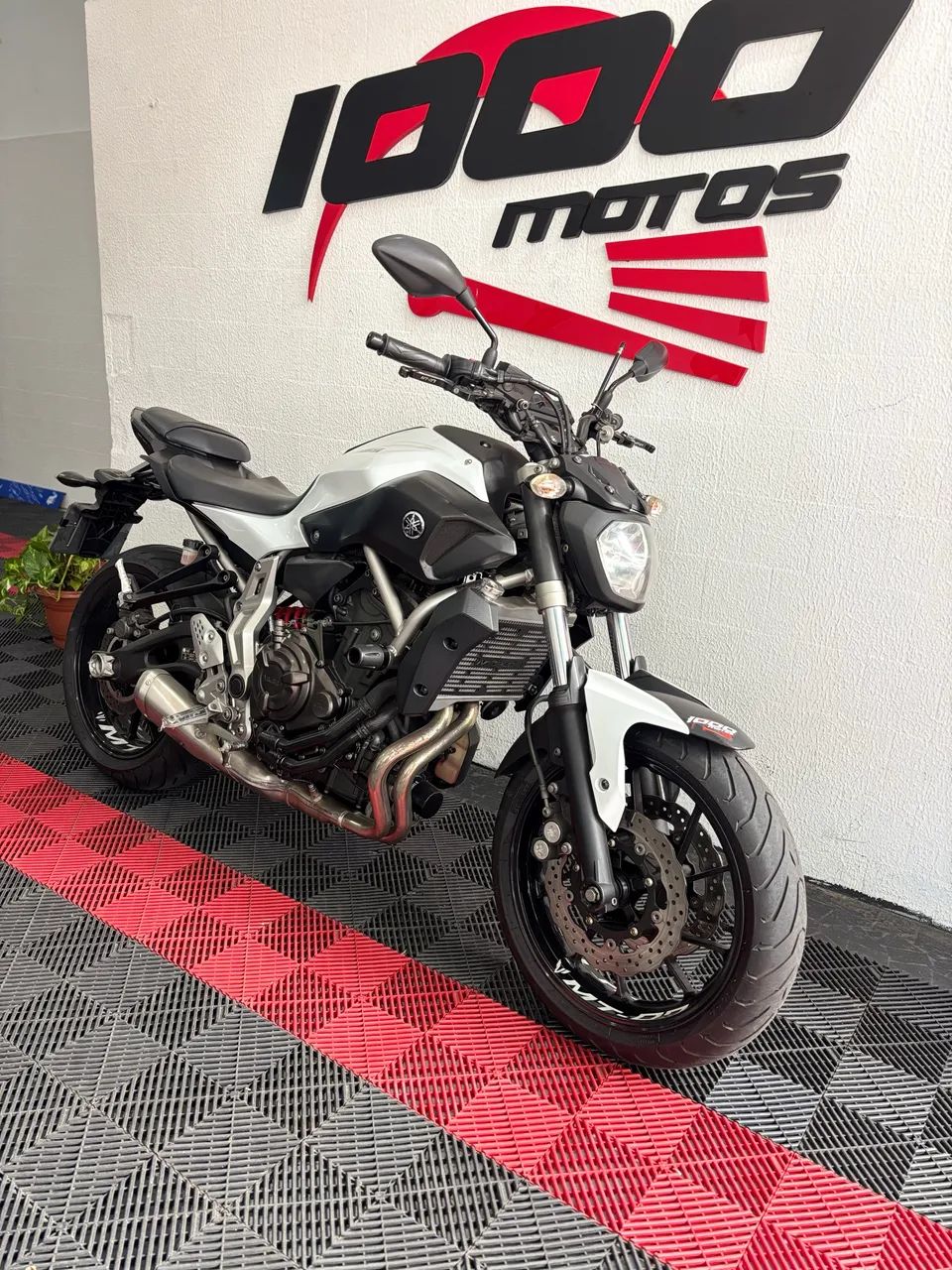 YAMAHA MT 07  - Foto 3
