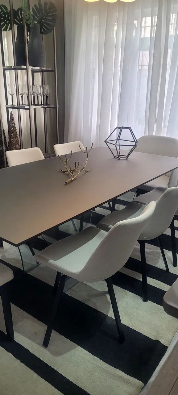 Mesa de jantar Planalto Breton madeira maciça  e vidro