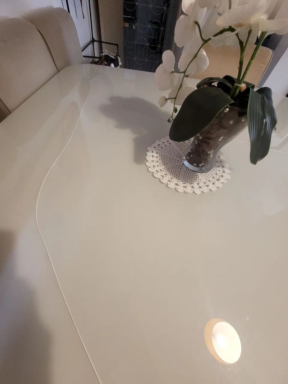 Vendo mesa de oito lugares c/4 cadeiras - Foto 3