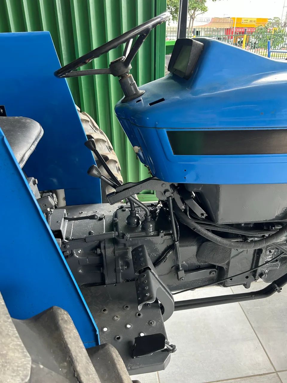 Trator Ford 4x2 3030 - Foto 6