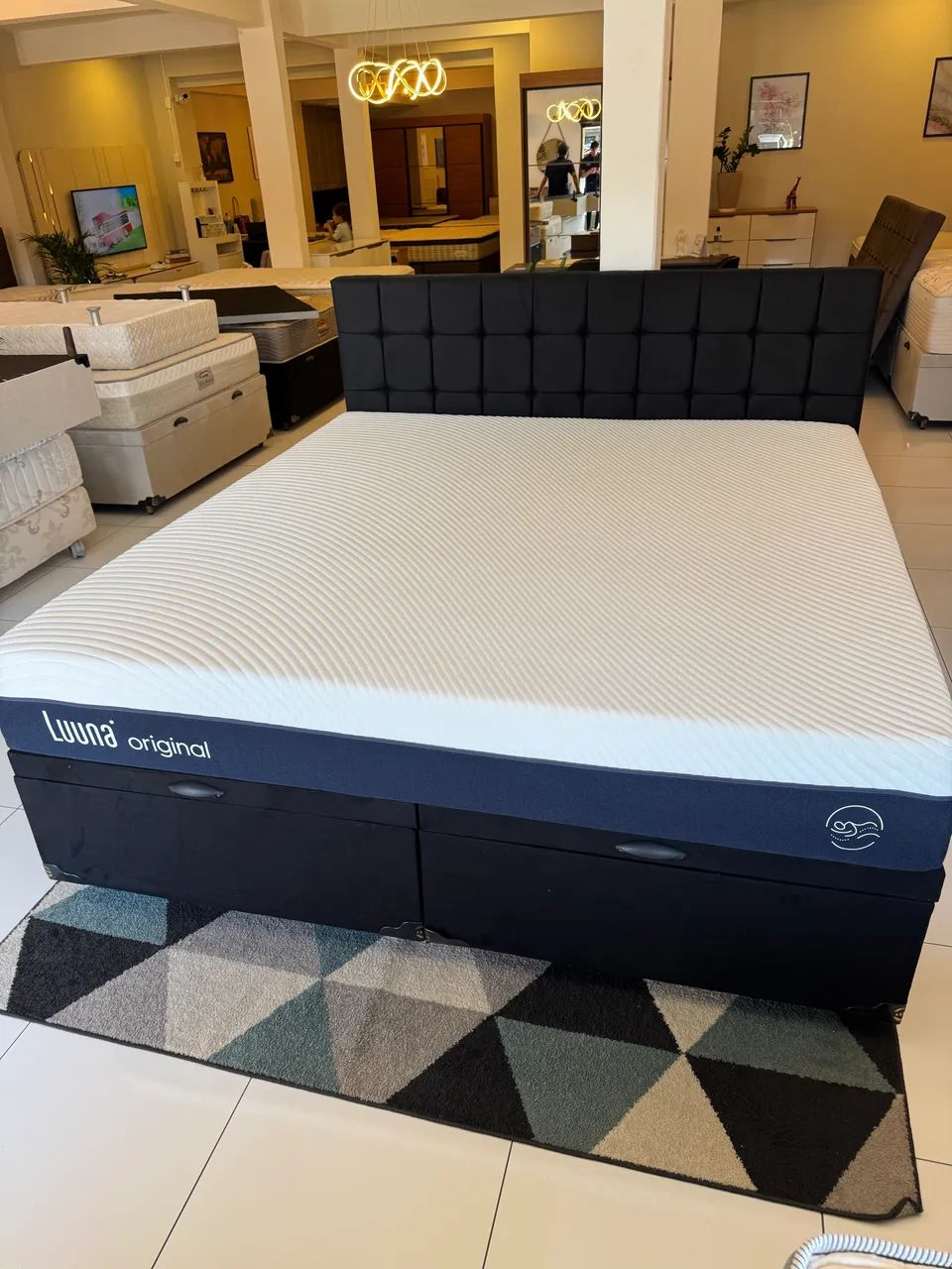 Cama box BAÚ KING COM COLCHÃO LUUNA ESPUMA COM CABECEIRA - Entrego!  - Foto 5