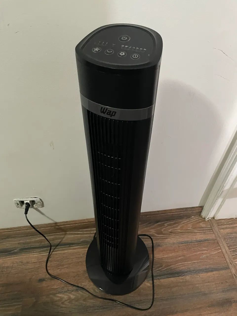 Ventilador torre Wap grande e silenciosa - seminovo 127v - Foto 2