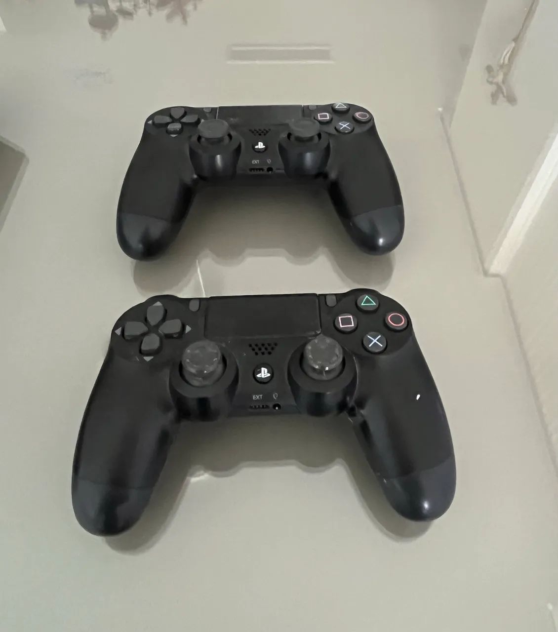 Ps4 Slim 1Tb + 2 controles originais - Foto 3