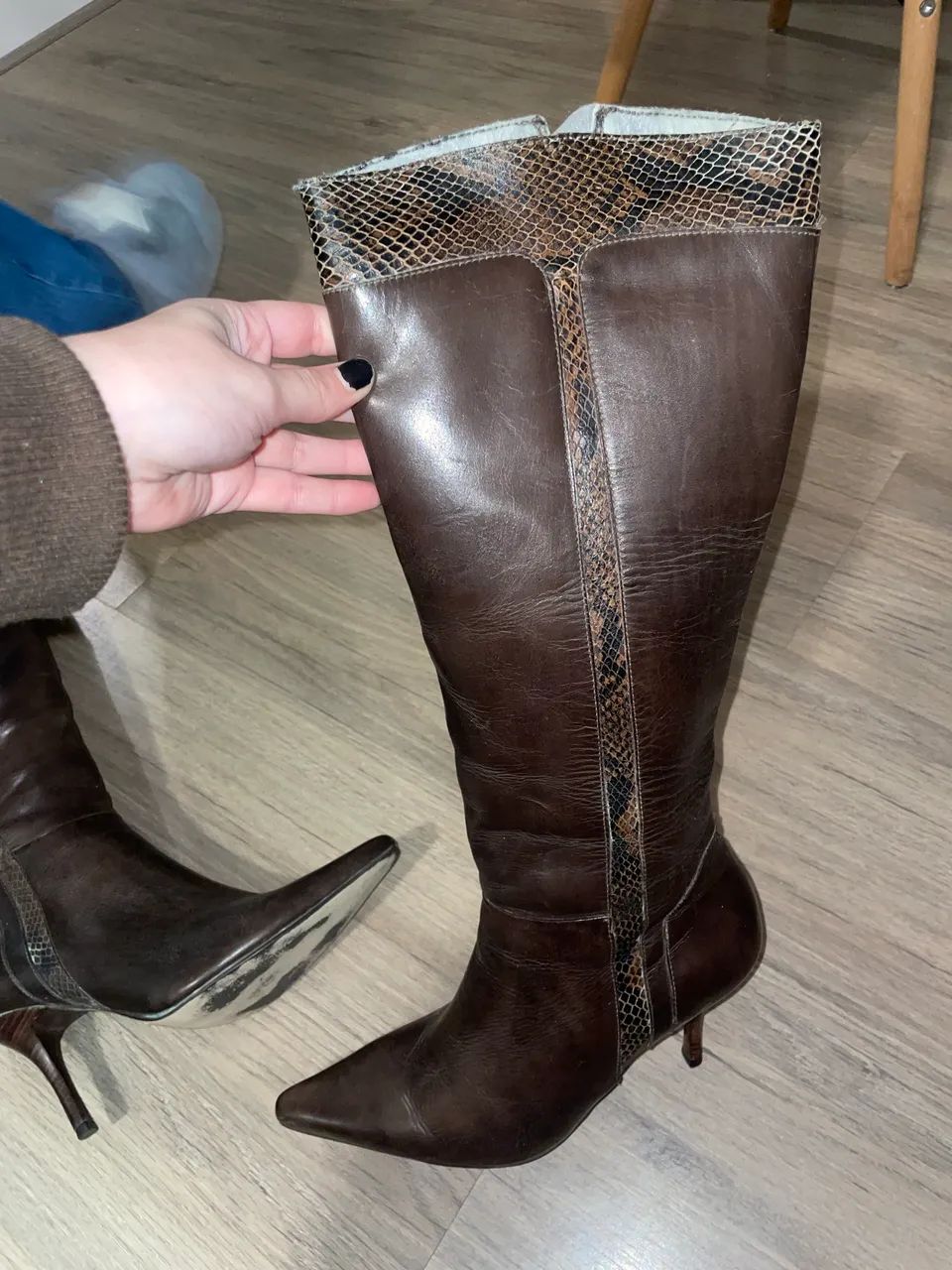 bota de couro legítimo marrom  - Foto 3