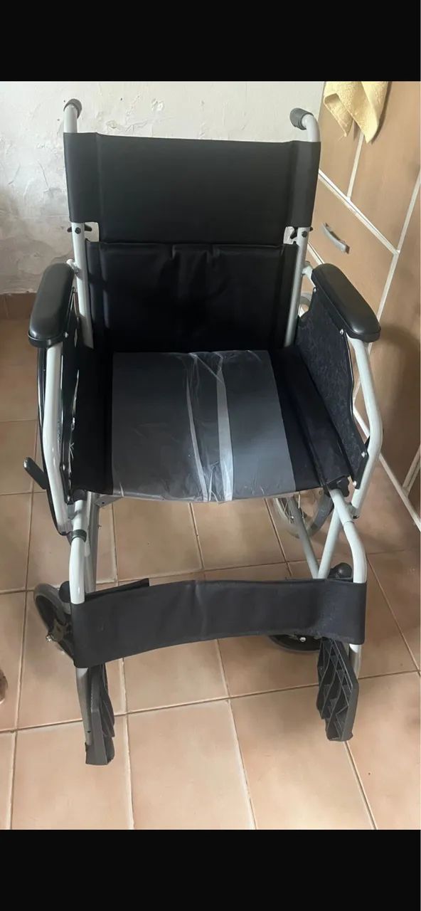 Cadeira de rodas nova 