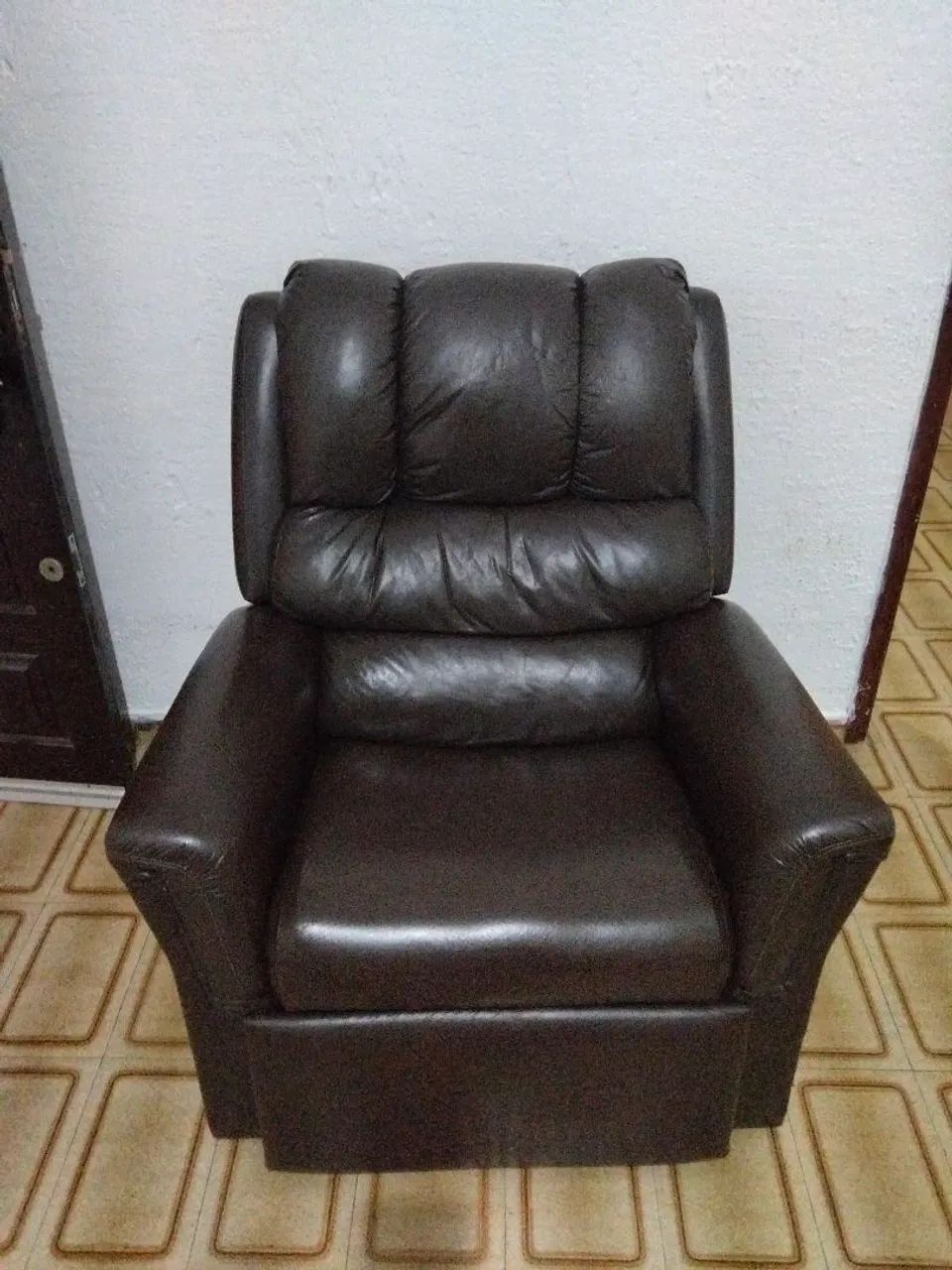Vendo poltrona do papai de coro em perfeito estado  - Foto 4
