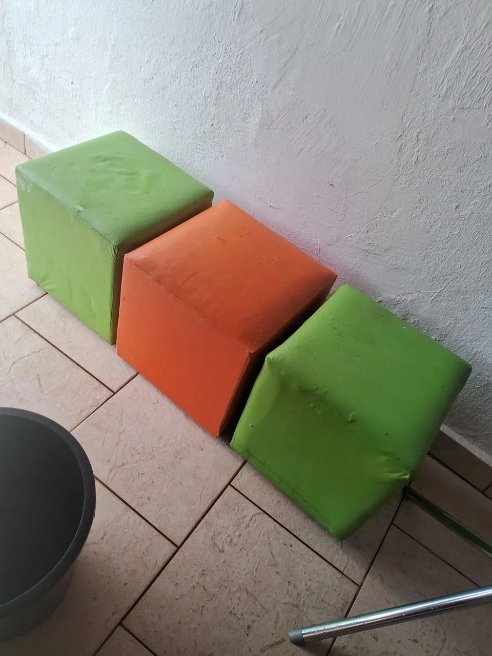 Puffs de sala para decoração 