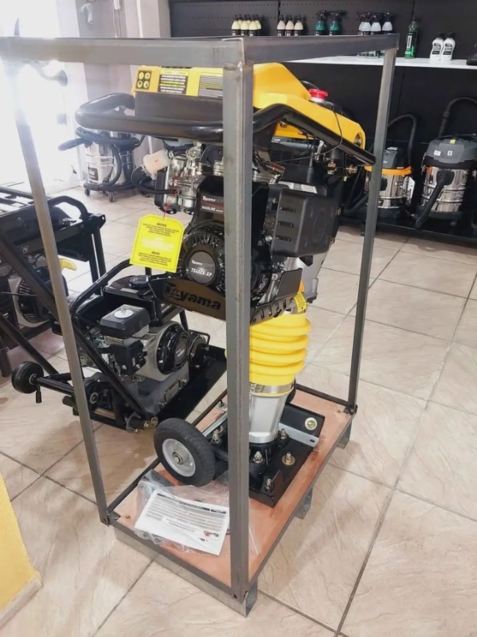 Compactador de solo a percussão gasolina Toyama (Novo) - Foto 2