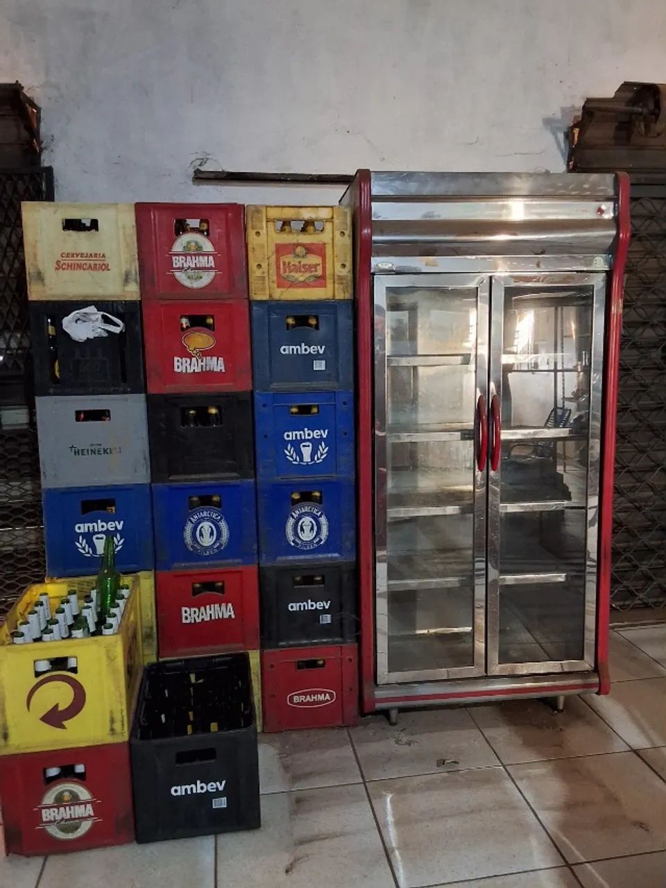 Vasilhames de cerveja completo com 24 garrafas