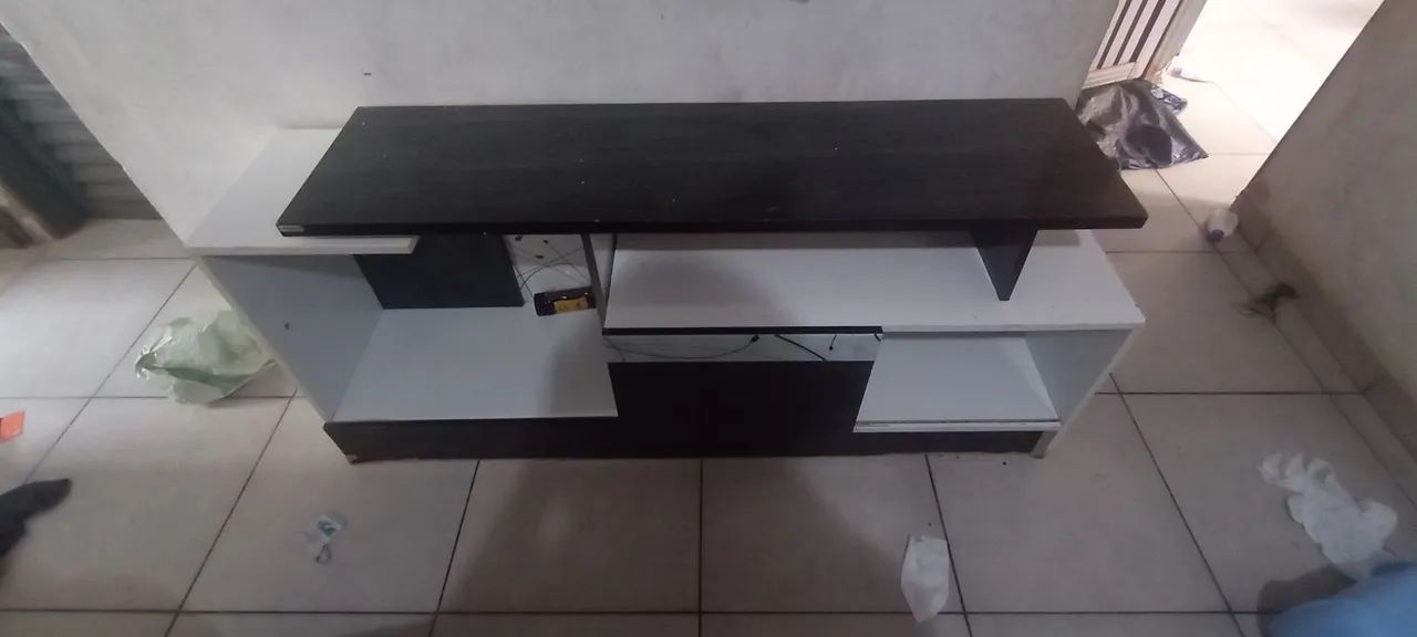Estante e sofá de mais de 3m