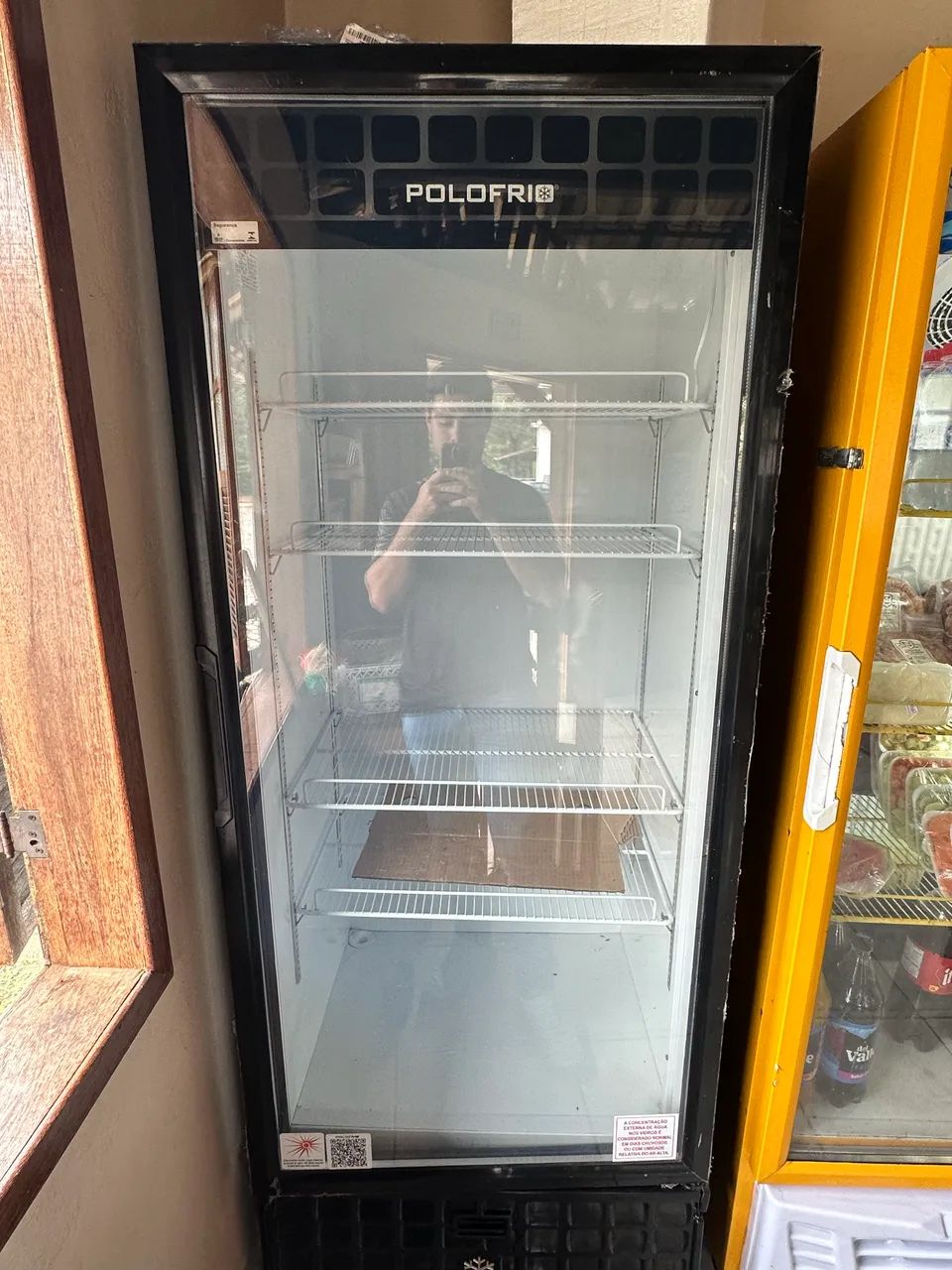 Expositor vertical refrigerado POLOFRIO