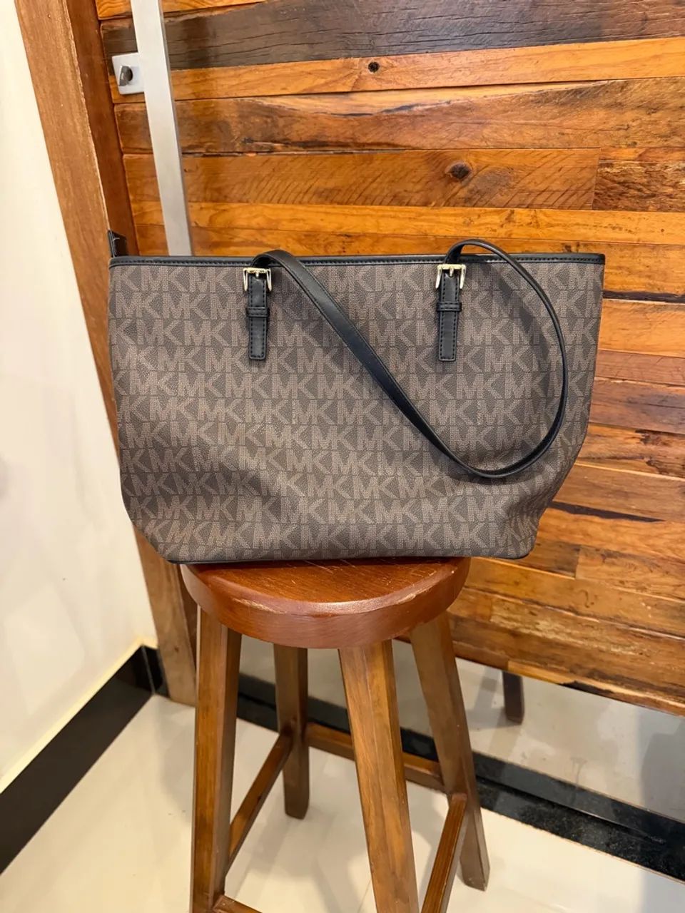 Bolsa Michael Kors tote marrom com monograma - Foto 2