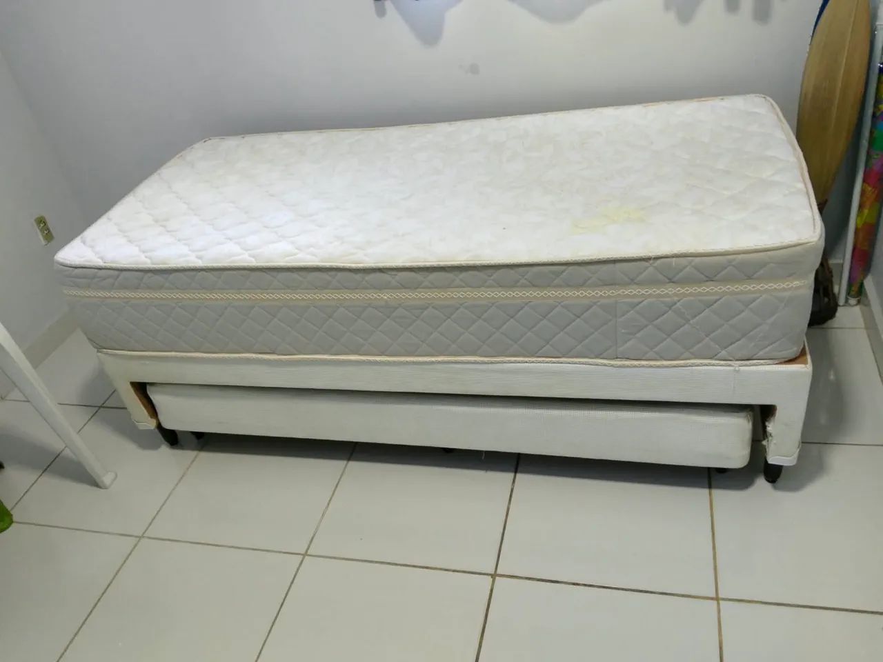Cama Solteiro com cama auxiliar 