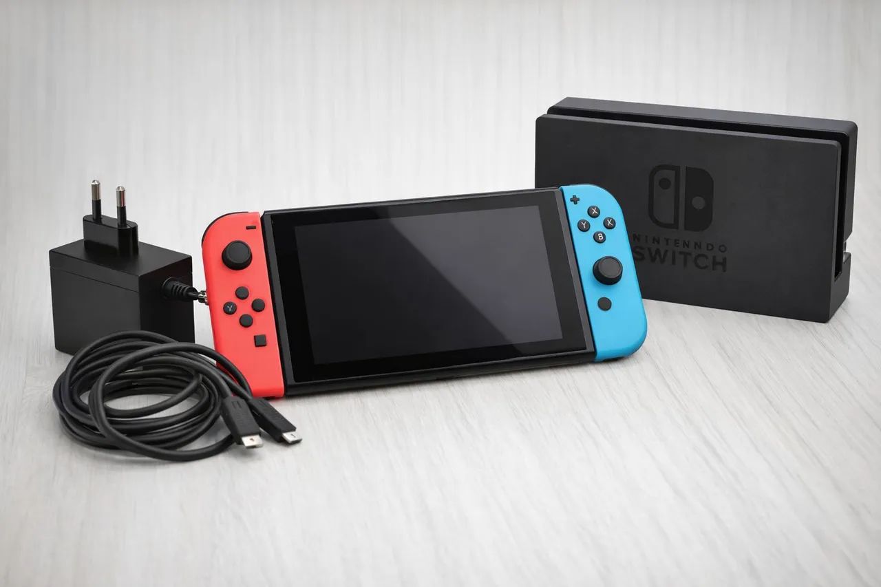 Nintendo Switch V2 + Base e cabos