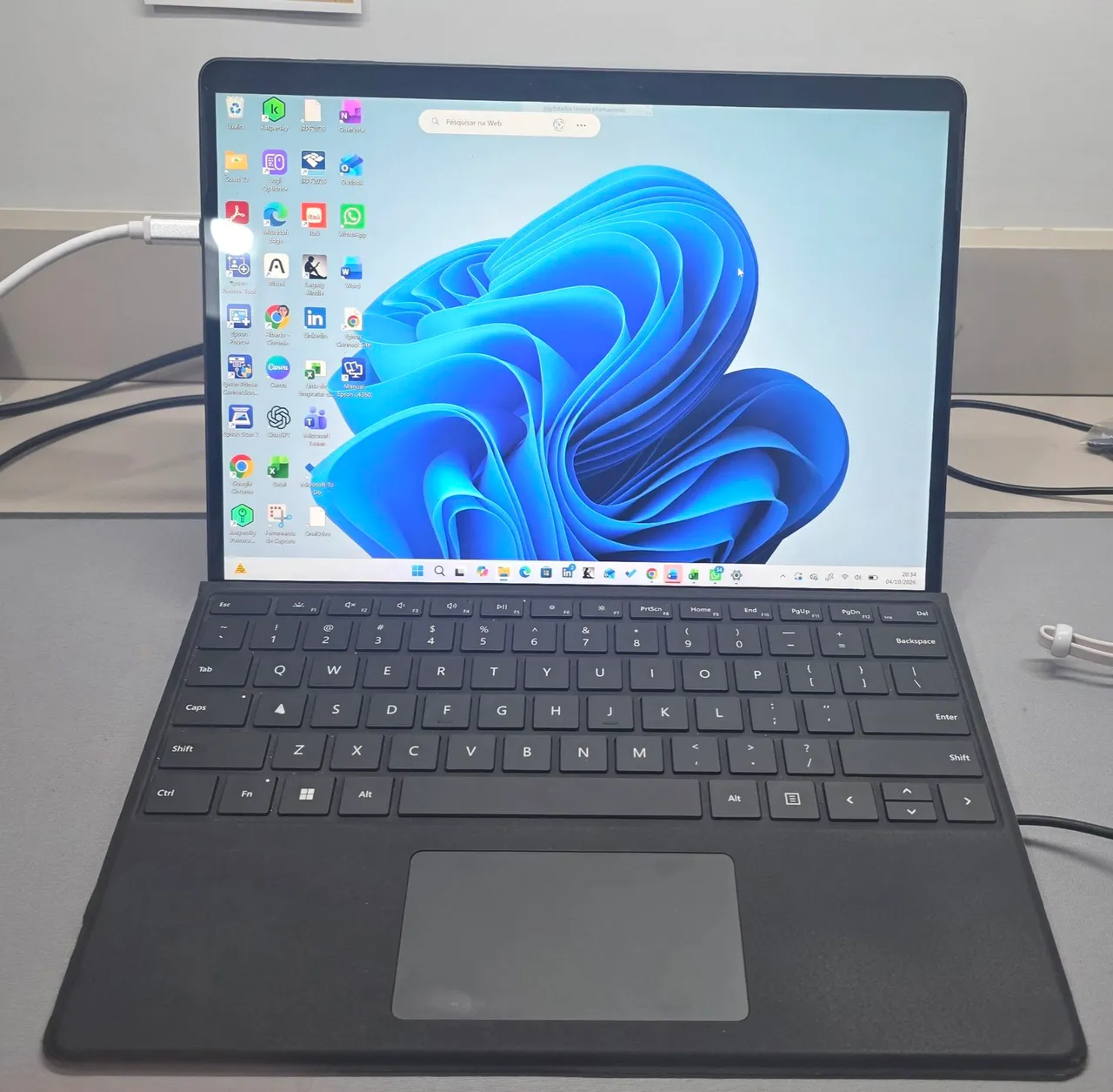 Microsoft Surface Pro 9 - i7 - 16GB DDR5 - 25GB SSD - Notebooks