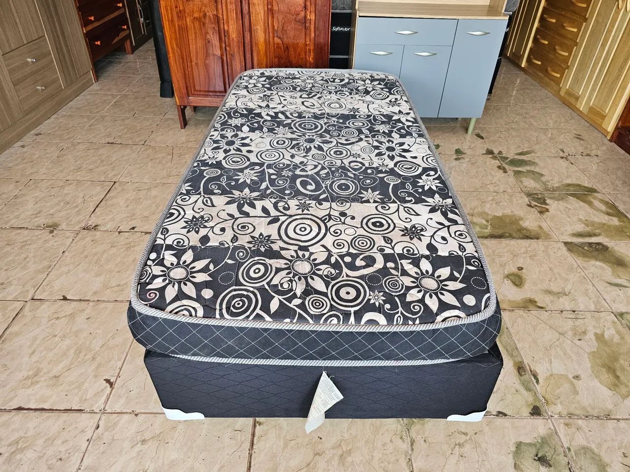 Cama box solteiro usada de espuma 