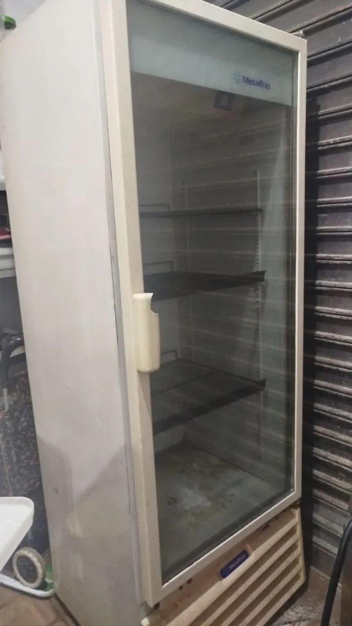 Expositora 220v perfeita valor 2 mil  - Foto 2