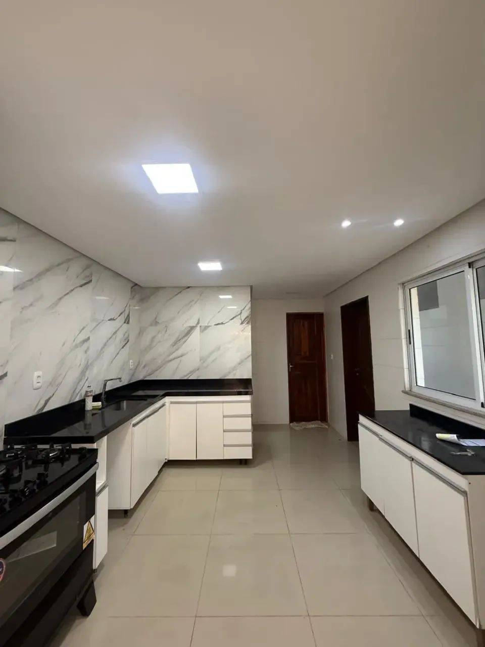 Fantástica Casa no Olho D água com 4 quartos - Foto 4