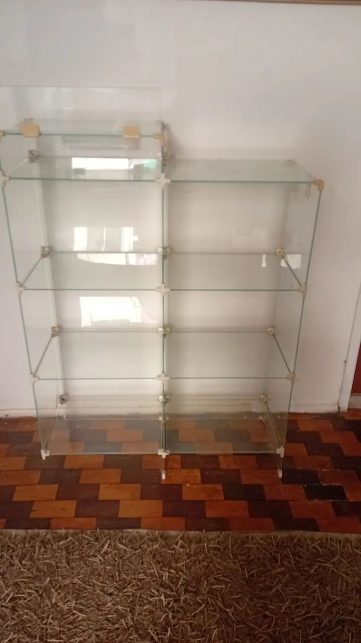 Vendo vitrine em blindex